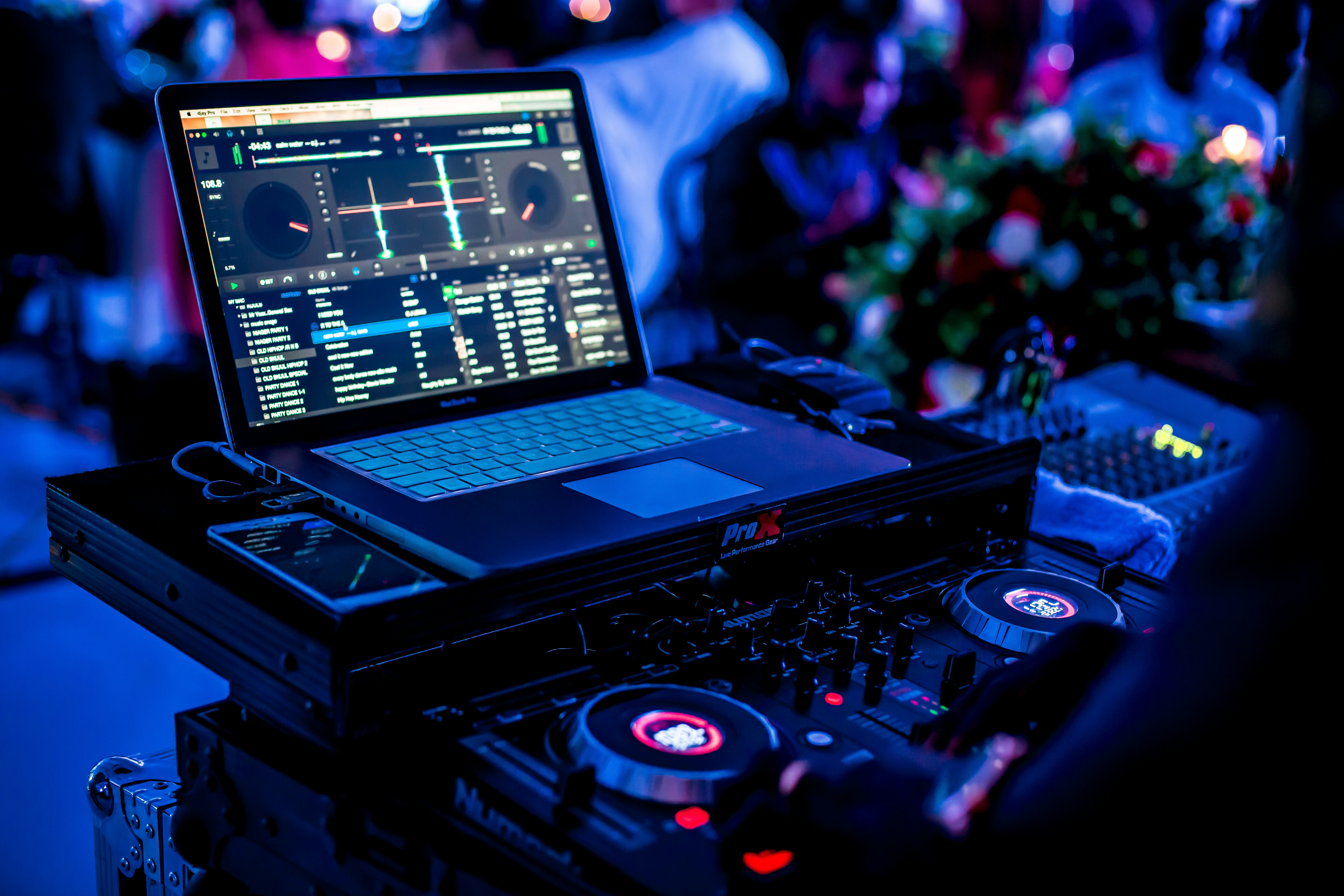 DJ laptop tornamesa